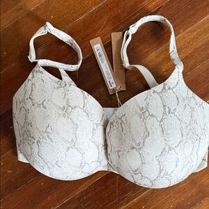 Skims ultimate push up plunge bra size 34DD